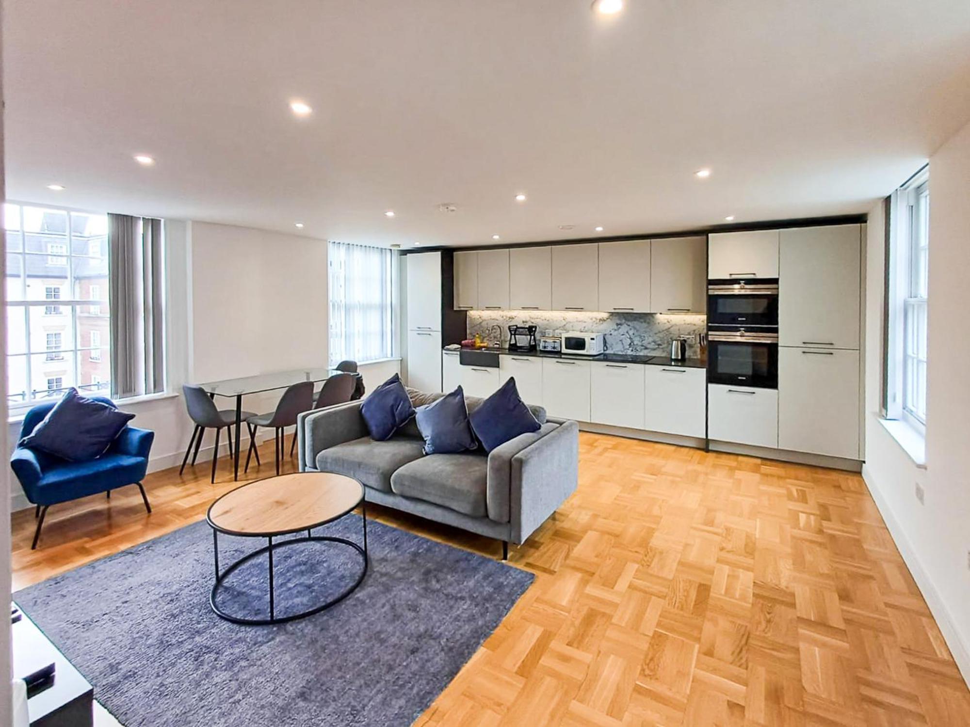 לונדון Modern 2-Bedroom, 2-Bathroom Apartment In West Kensington מראה חיצוני תמונה