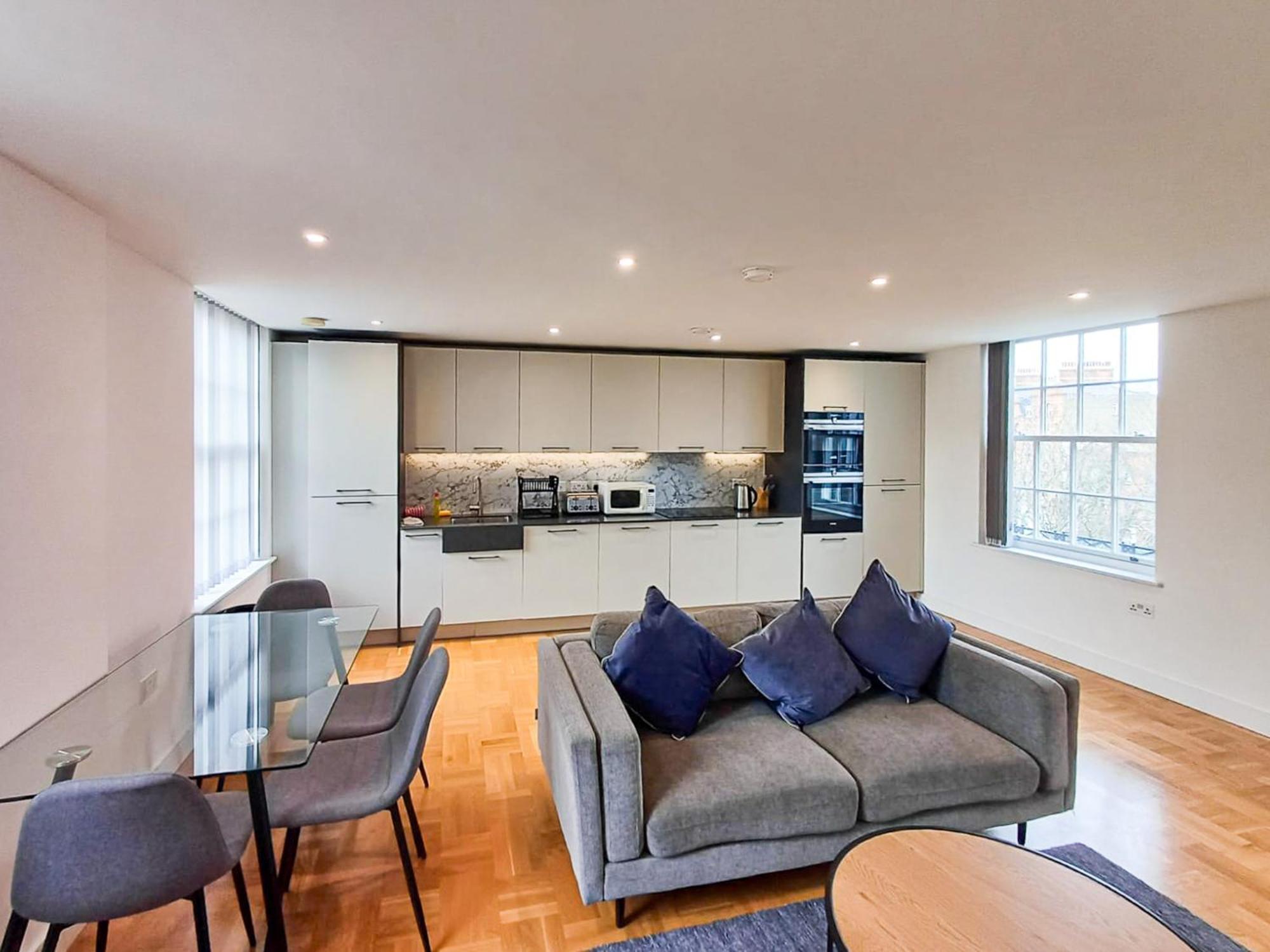 לונדון Modern 2-Bedroom, 2-Bathroom Apartment In West Kensington מראה חיצוני תמונה