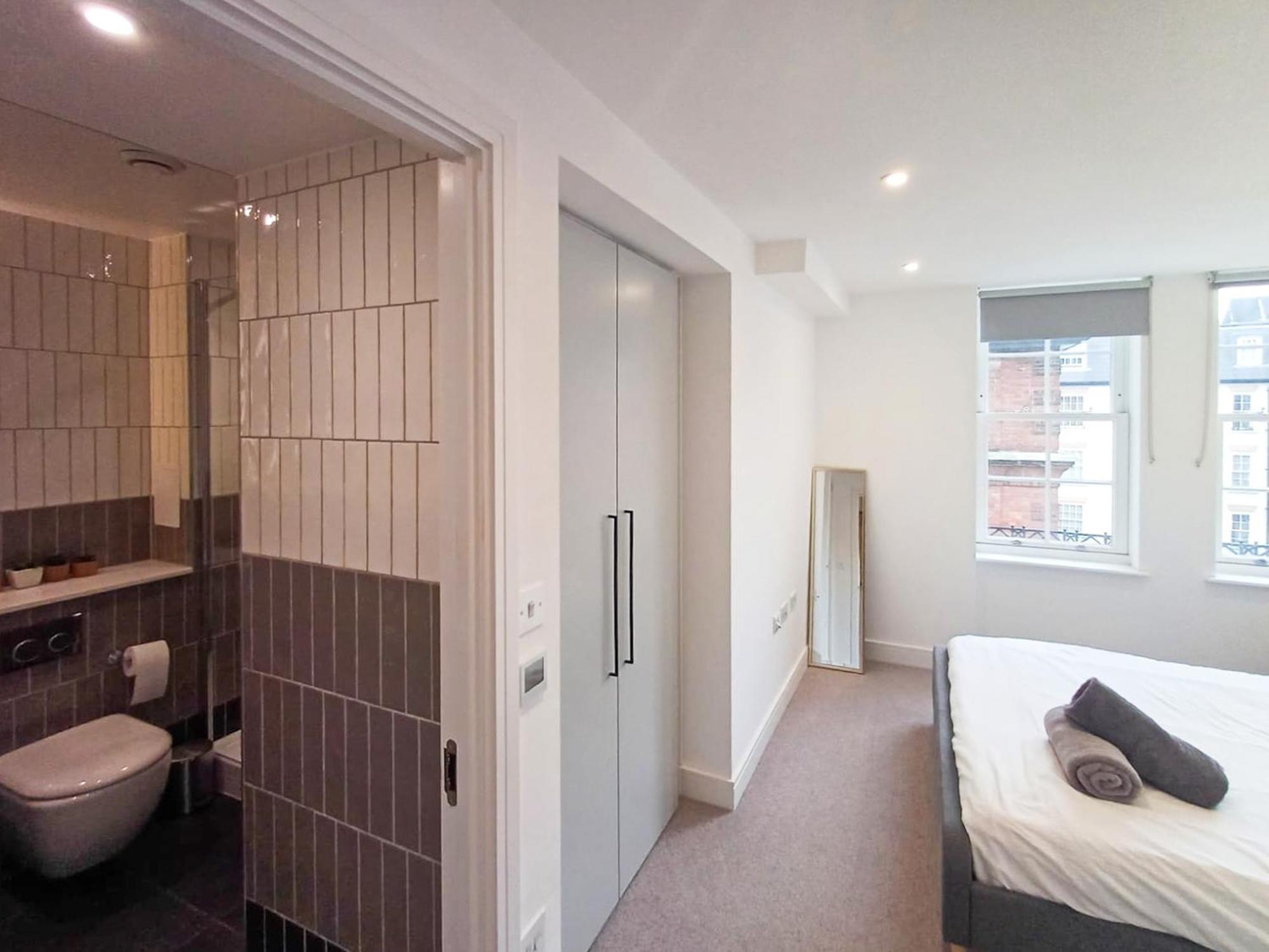 לונדון Modern 2-Bedroom, 2-Bathroom Apartment In West Kensington מראה חיצוני תמונה