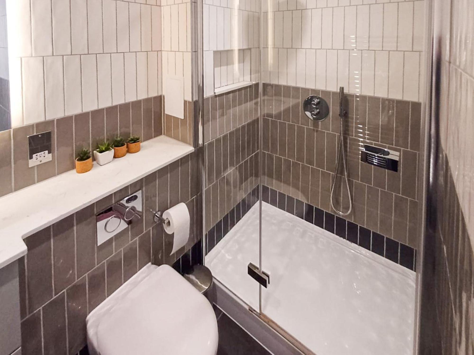 לונדון Modern 2-Bedroom, 2-Bathroom Apartment In West Kensington מראה חיצוני תמונה