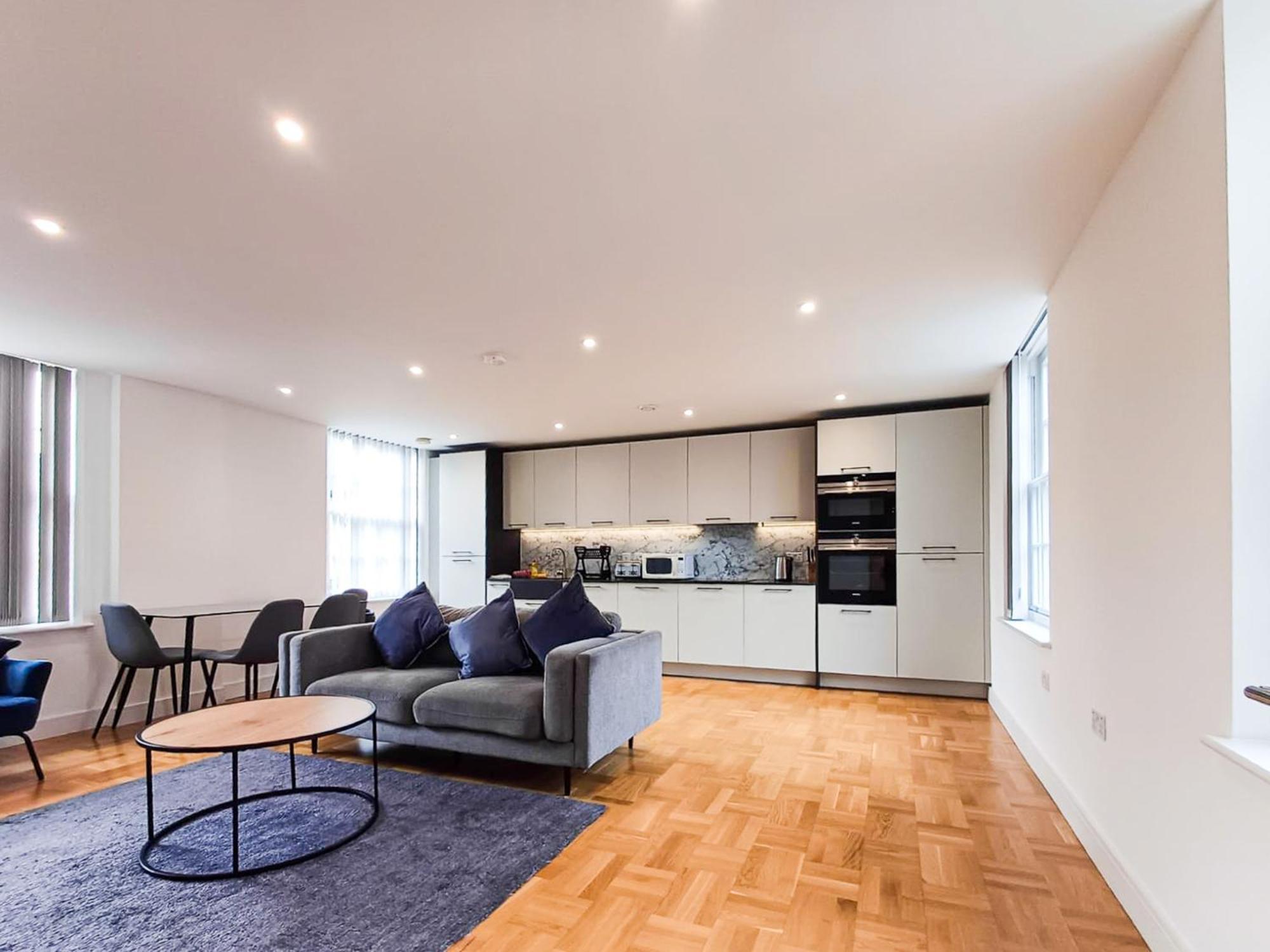 לונדון Modern 2-Bedroom, 2-Bathroom Apartment In West Kensington מראה חיצוני תמונה