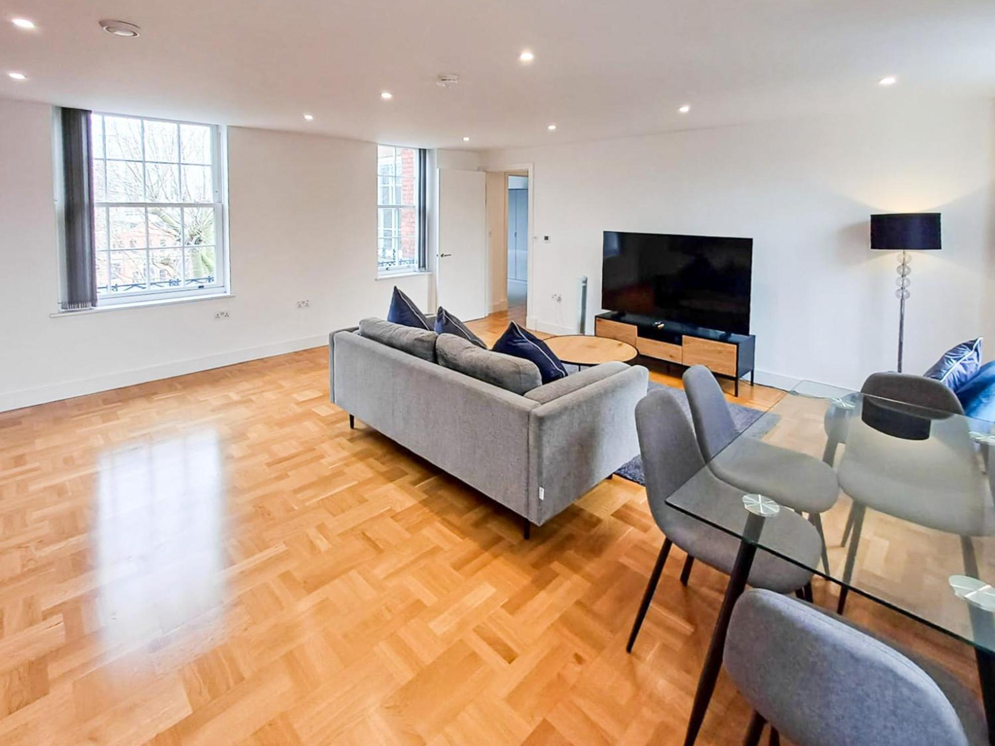 לונדון Modern 2-Bedroom, 2-Bathroom Apartment In West Kensington מראה חיצוני תמונה
