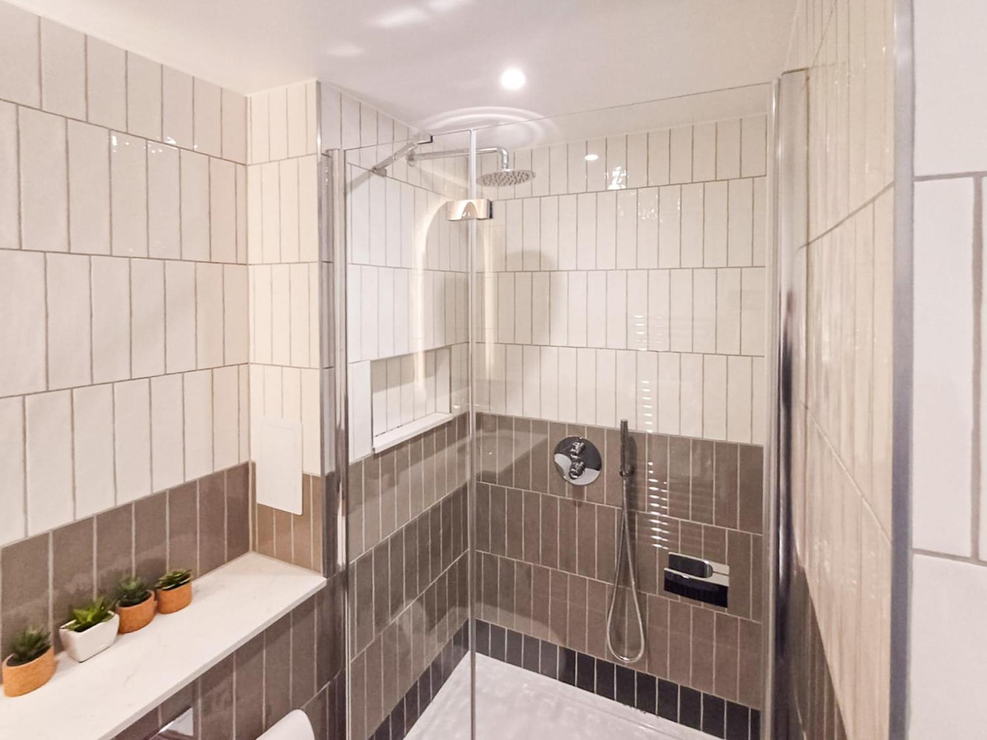 לונדון Modern 2-Bedroom, 2-Bathroom Apartment In West Kensington מראה חיצוני תמונה